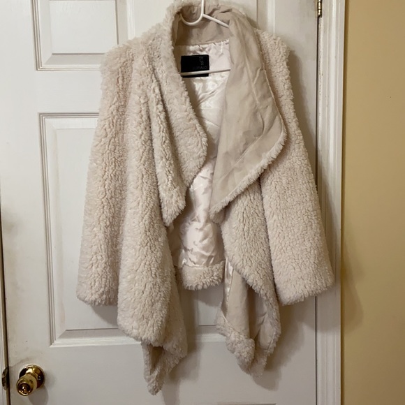 Cream Faux Fur Vest - Picture 2 of 9